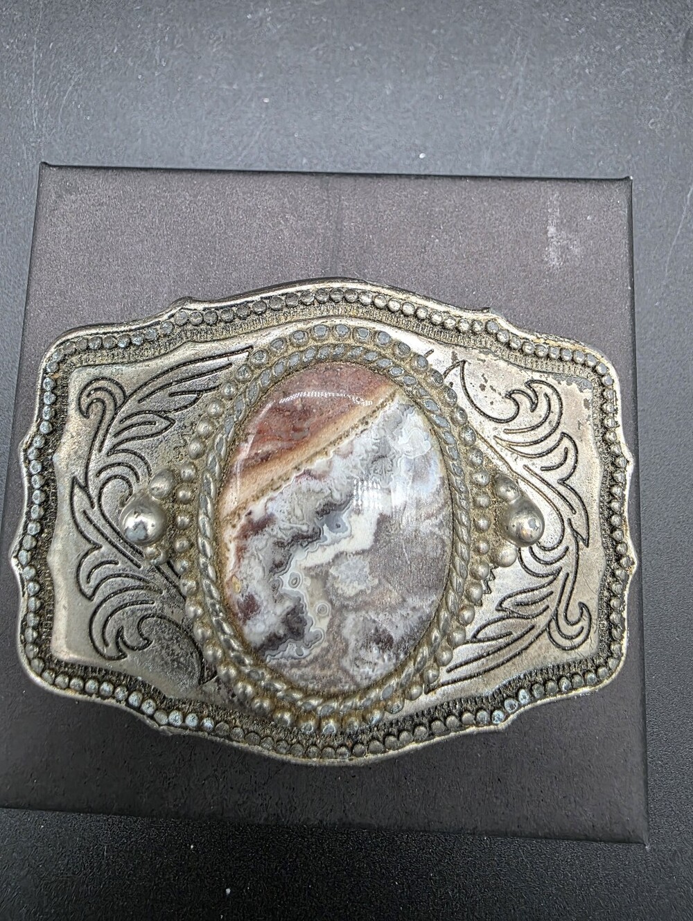 Antique-Style Floral Engraved Belt Buckle with Lace Agate Center